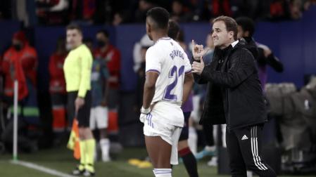 Gesto de Arrasate en el partido Osasuna-Real Madrid