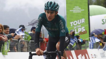 Igor Arrieta hace su entrada en la meta de Lienz, donde fue cuarto