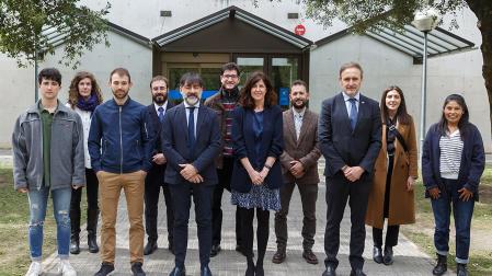 Personas premiadas, profesorado y responsables de la Facultad