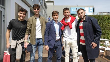 Manu Sánchez, Juan Pérez, Jon Moncayola y David García, junto a David Ferrer