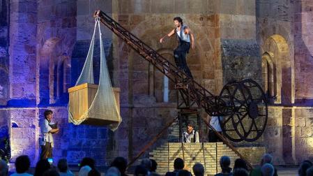 Escenificación del grupo Kimera La banda teatro circo