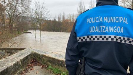 El agua cubre las pasarelas