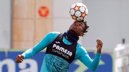 El jugador del Villarreal, Samuel Chukwueze, durante el entrenamiento previo al duelo de Champions