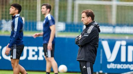 Jagoba Arrasate, observando el entrenamiento