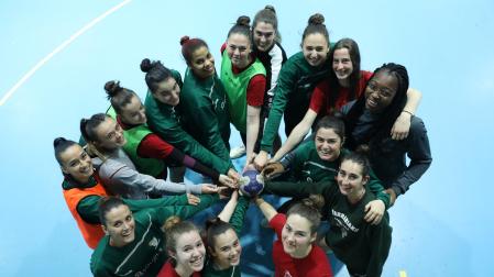 La plantilla del Gurpea Beti Onak, invicta en los 26 encuentros de liga, afronta la fase decisiva para subir a la máxima categoría
