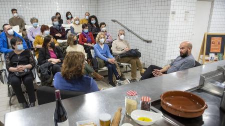 Un encuentro anterior en el aula de cocina de Civican