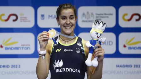 Carolina Marín, en el podio con la medalla de oro conquistada en este Europeo