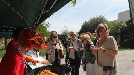 Asistentes a la degustación de migas que tuvo lugar en la sede de Bardenas Reales de Tudela