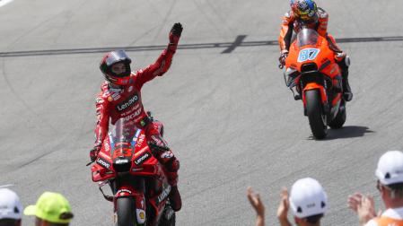 El piloto italiano Francsco Bagnaia (Ducati Lenovo Team) celebra su victoria en el Gran Premio de España de Motociclismo de MotoGP