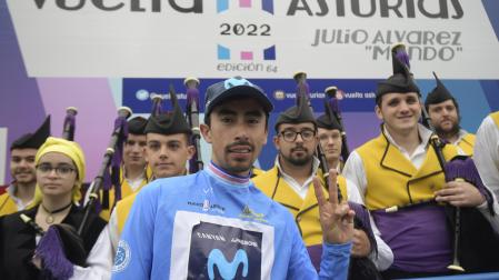 El corredor colombiano Ramiro Sosa del MOVISTARTEAM se proclama vencedor de La Vuelta Ciclista a Asturias 2022.