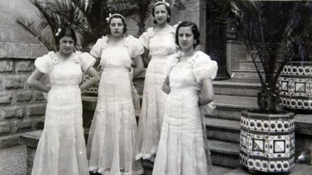 Un grupo de señoritas, en la inauguración del Teatro Gayarre en 1932