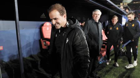 Jagoba Arrasate, después de saludarse con Carlo Ancelotti antes del Osasuna-Real Madrid de hace dos jornadas