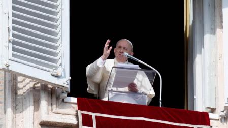 El papa Francisco, en la ventana del Palacio Apostólico del Vaticano