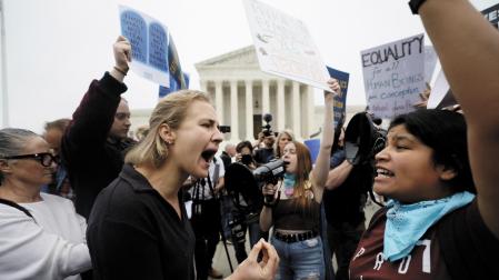 Partidarios y detractores del aborto se encararon ante la sede del Tribunal Supremo de Washington