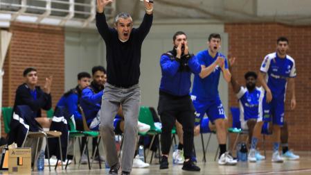 Juantxo Ferreira Martínez, nuevo entrenador del Osés Construcción Ardoi, durante un partido con el Megacalzado Ardoi de Liga EBA
*P: JUANTXO FERREIRA (ENTRENADOR DEL ARDOI)
*L: ZIZUR MAYOR
*T: BALONCESTO LIGA EBA. DERBI NAVARRO. MEGACALZADO ARDOI - VALLE DE EGUES