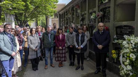 Imagen del homenaje realizado en el cementerio de Pamplona al concejal asesinado