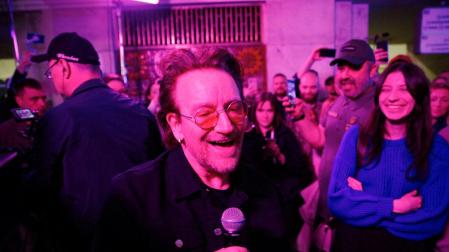 Un momento de la actuación de Bono en el metro de Kiev