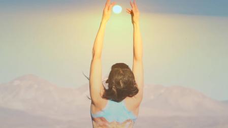 Fotograma de Entre el sol y la tierra, de Javiera Véliz y Bárbara Pestan