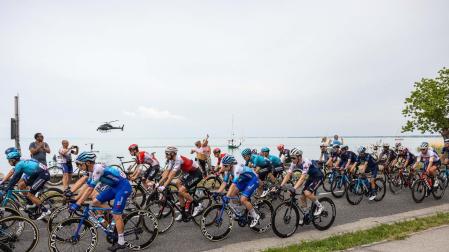 El pelotón, en la etapa del 8 de mayo del Giro 2022