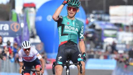 Lennard Kamna logró la victoria en la cuarta etapa del Giro de Italia, que terminó con la subida al Etna