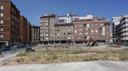 Solar entre las calles Santa Quiteria, Hilarión Eslava y Joaquín Azcárate en el que el Ayuntamiento de Burlada quiere construir un parking subterráneo