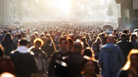Globalización, aumento de población, urbanización desaforada, deforestación, guerras, hambrunas, cambio climático, consumo de animales salvajes y deterioro de los sistemas sanitarios son algunos de los factores que nos abocan a una nueva pandemia