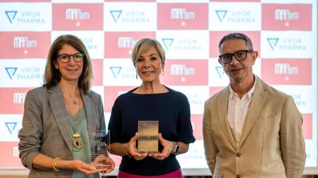 Inés Plaja, Yolanda Montenegro y Gabriel Cerdán, con el premio