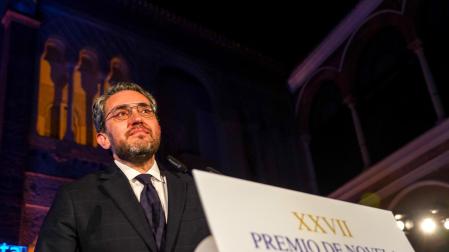 El escritor Máximo Huerta, tras resultar ganador de la XXVII edición del Premio de Novela Fernando Lara