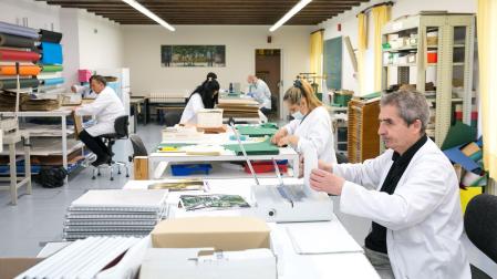 Trabajadores del Tajo de Encuadernación y Serigrafía del Programa de Empleo Social del Ayuntamiento de Pamplona
