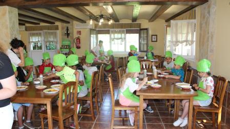 Una de las sesiones de Gvtarra con niños en sus instalaciones