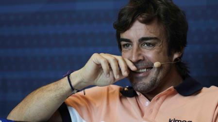 El piloto español Fernando Alonso (Alpine) durante un acto promocional en Barcelona