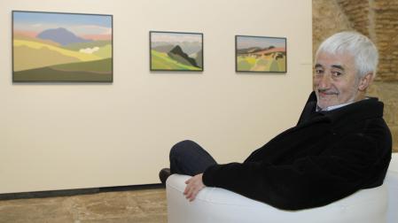 El pintor Pedro Salaberri, en una de sus exposiciones