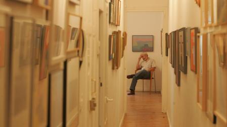 Pedro Salaberri en el estudio en el que trabaja todos los días en el centro de Pamplona.