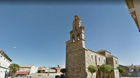 Imagen de la plaza de la iglesia del municipio leonés de Quintana del Marco