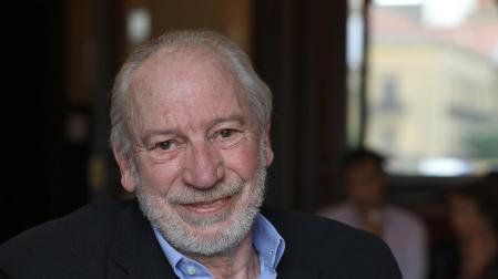 El autor de ‘Hora de partir. Un duelo anticipado’, Luis Arbea, en el Nuevo Casino de Pamplona