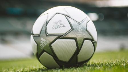 Balón oficial adidas para la final de la Liga de Campeones de 2022, que disputarán Real Madrid y Liverpool en París