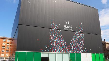 Fachada del Centro de Arte Contemporáneo en Huarte