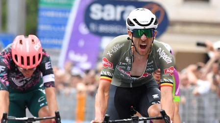 Dries De Bondt entra vencedor en la meta de Treviso