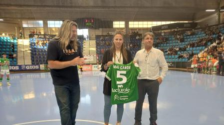 Mai Garde, con la camiseta del CD Xota, junto a César Muniáin y Tatono Arregui.
