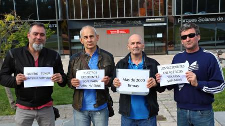 Impulsores de la campaña entregaron las firmas en la dirección general de Industria