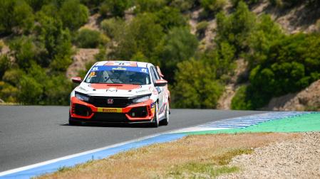Erik Zabala con su Honda Civic, en el Circuito de Jerez-Ángel Nieto durante el Campeonato de España de Turismos