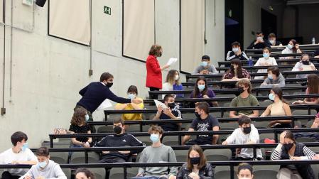 Estudiantes, durante las pruebas de la EVAU celebradas en 2021