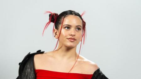 Rosalía posa durante un encuentro con la prensa a propósito de su tercer disco, 'Motomami', en Madrid