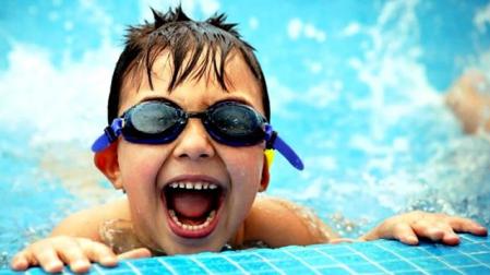En verano aumento el riesgo sufrir infecciones, otitis, y otras complicaciones en los oídos