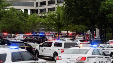 Policía y servicios de Emergencia en el lugar del tiroteo en Oklahoma