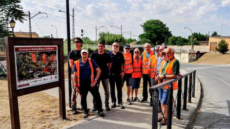 Los voluntarios que han colaborado en la puesta a punto del sendero acudieron a la inauguración.