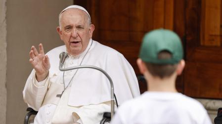 El papa Francisco, en el encuentro este sábado con un grupo de jóvenes en el Vaticano
