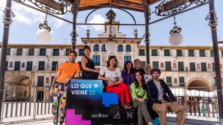 El reparto de 'Mamá no enRedes' presenta la película en el festival 'Lo que viene' de Tudela