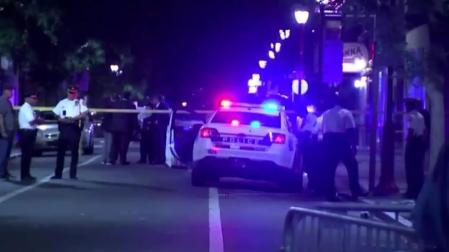 Agentes de la policía de Filadelfia, en el lugar donde se ha producido el tiroteo