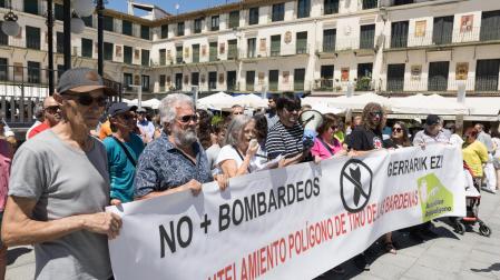 Concentración por el desmantelamiento del polígono de tiro de Bardenas en Tudela